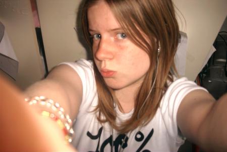elle c marine une fille simpa ...j la trouve adorable kiss marine^^